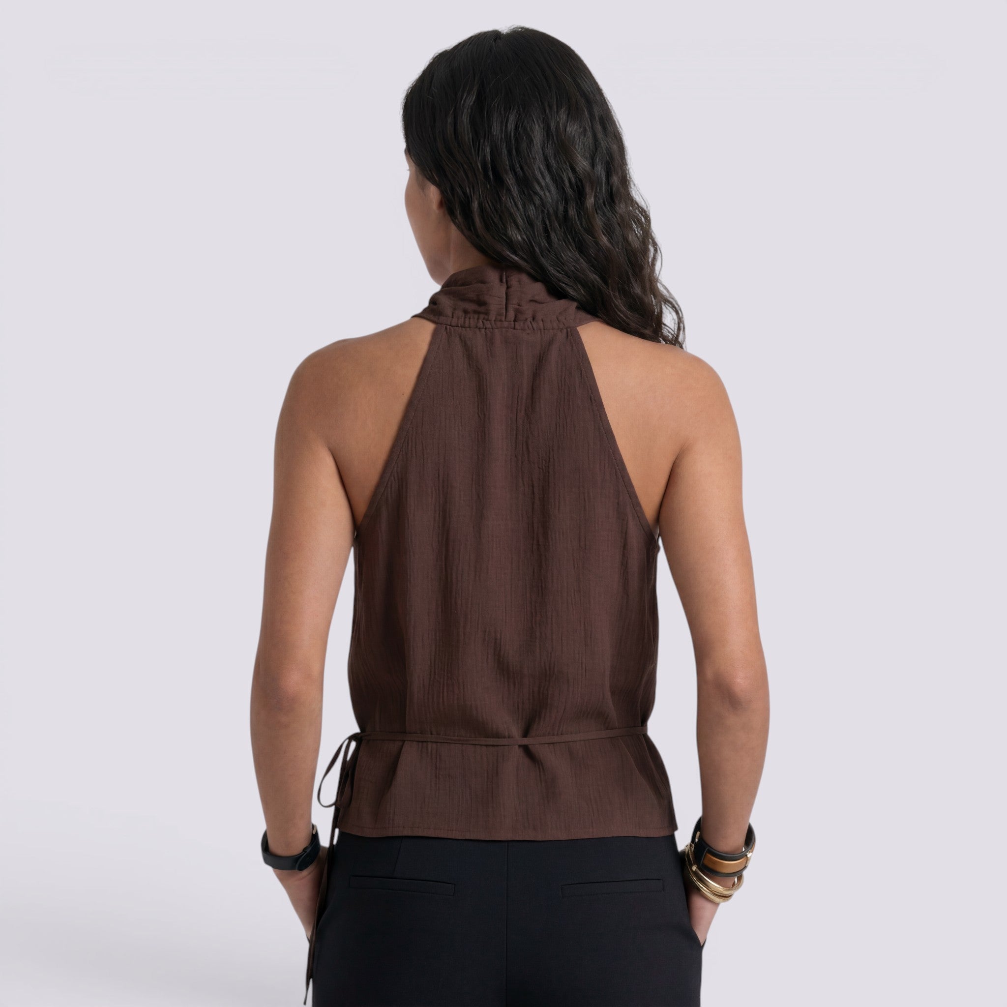 Top Mujer Cuello Pico Marrón Elegante