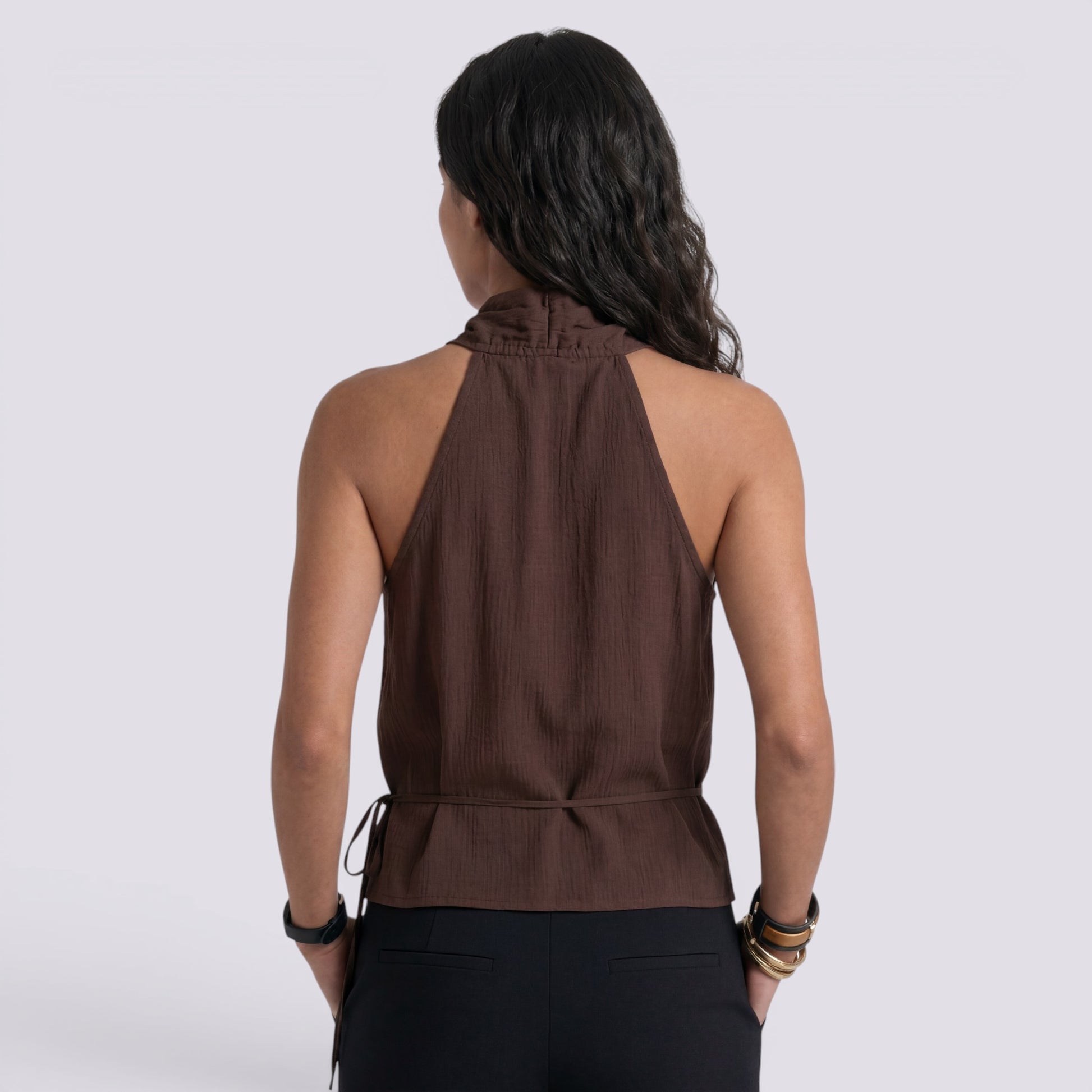 Top Mujer Cuello Pico Marrón Elegante