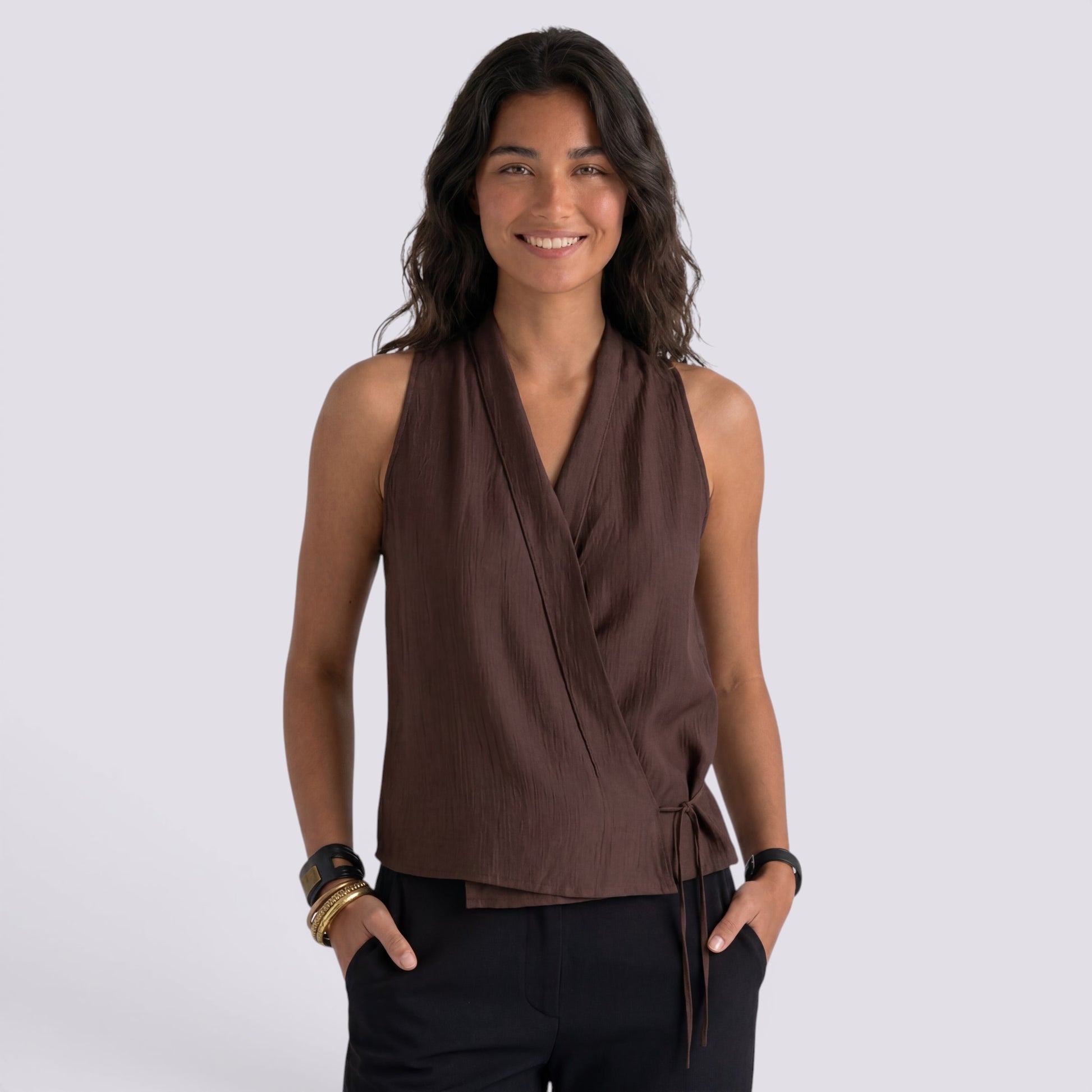 Top Mujer Cuello Pico Marrón Elegante