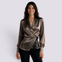 Camisa Satinada Mujer Escote Cruzado Elegante - Marrón Front
