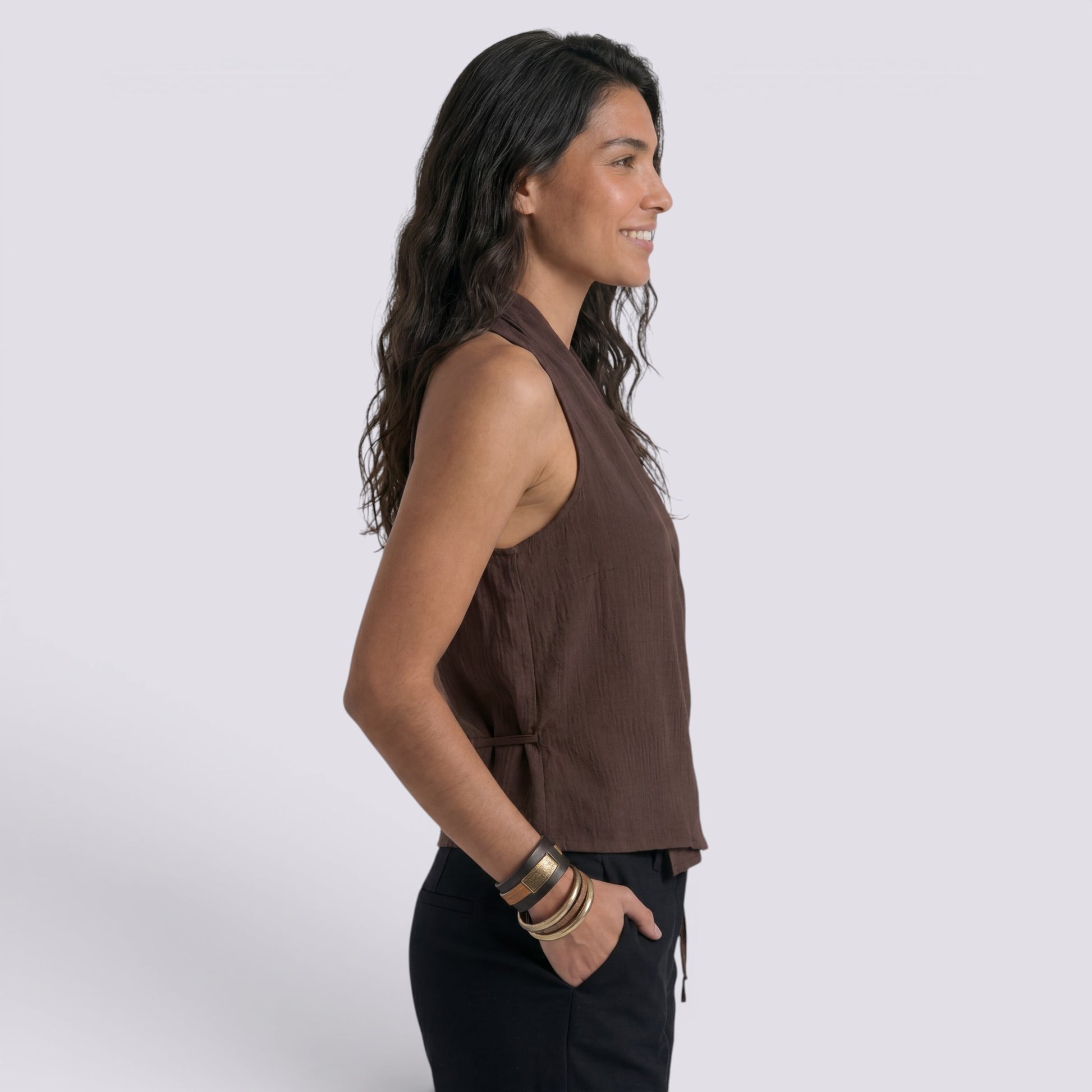 Top Mujer Cuello Pico Marrón Elegante