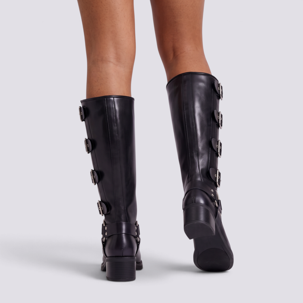 Botas biker mujer negras con hebillas, vista trasera