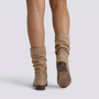 Botas caña media mujer slouch punta fina beige vista trasera