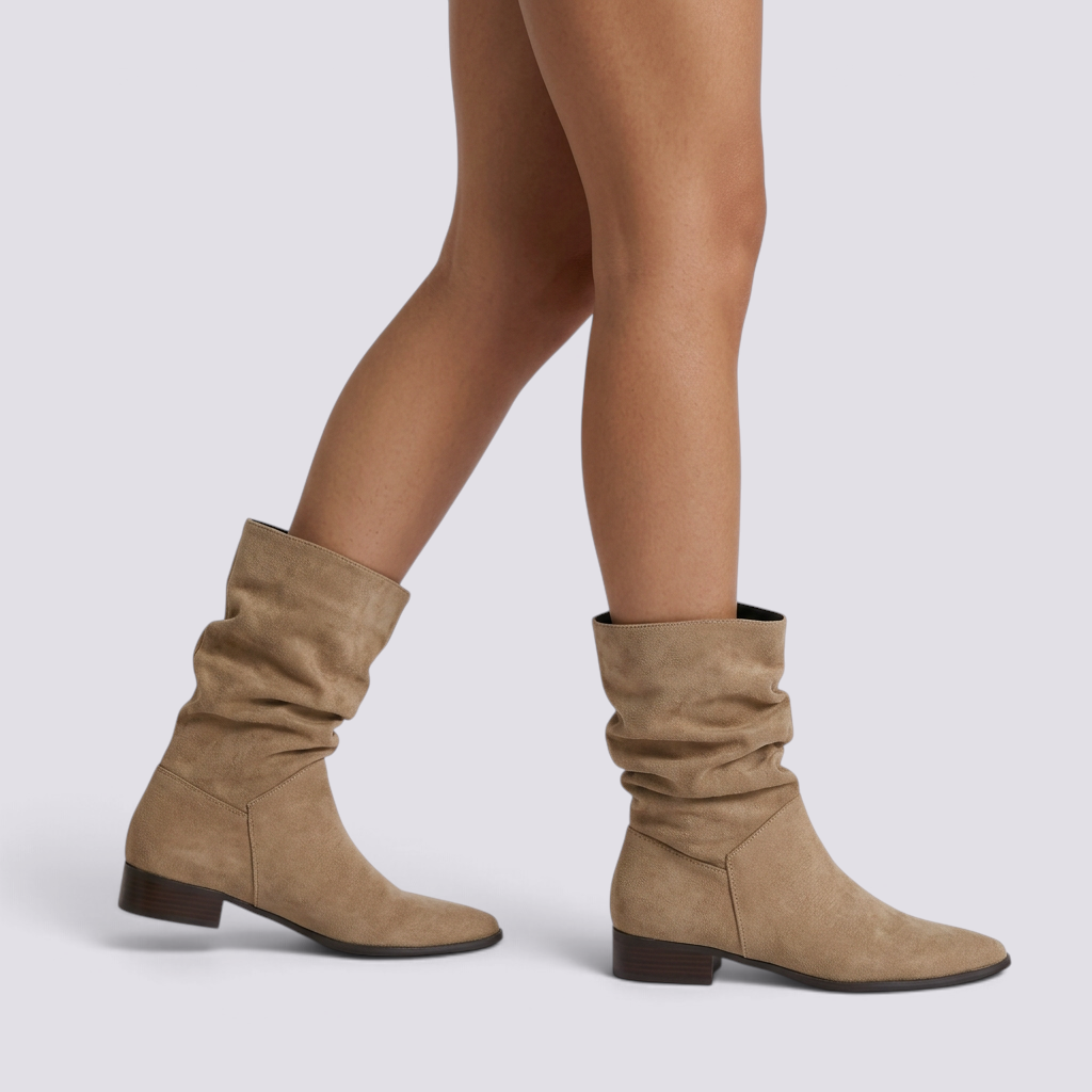 Botas caña media mujer slouch punta fina beige vista lateral