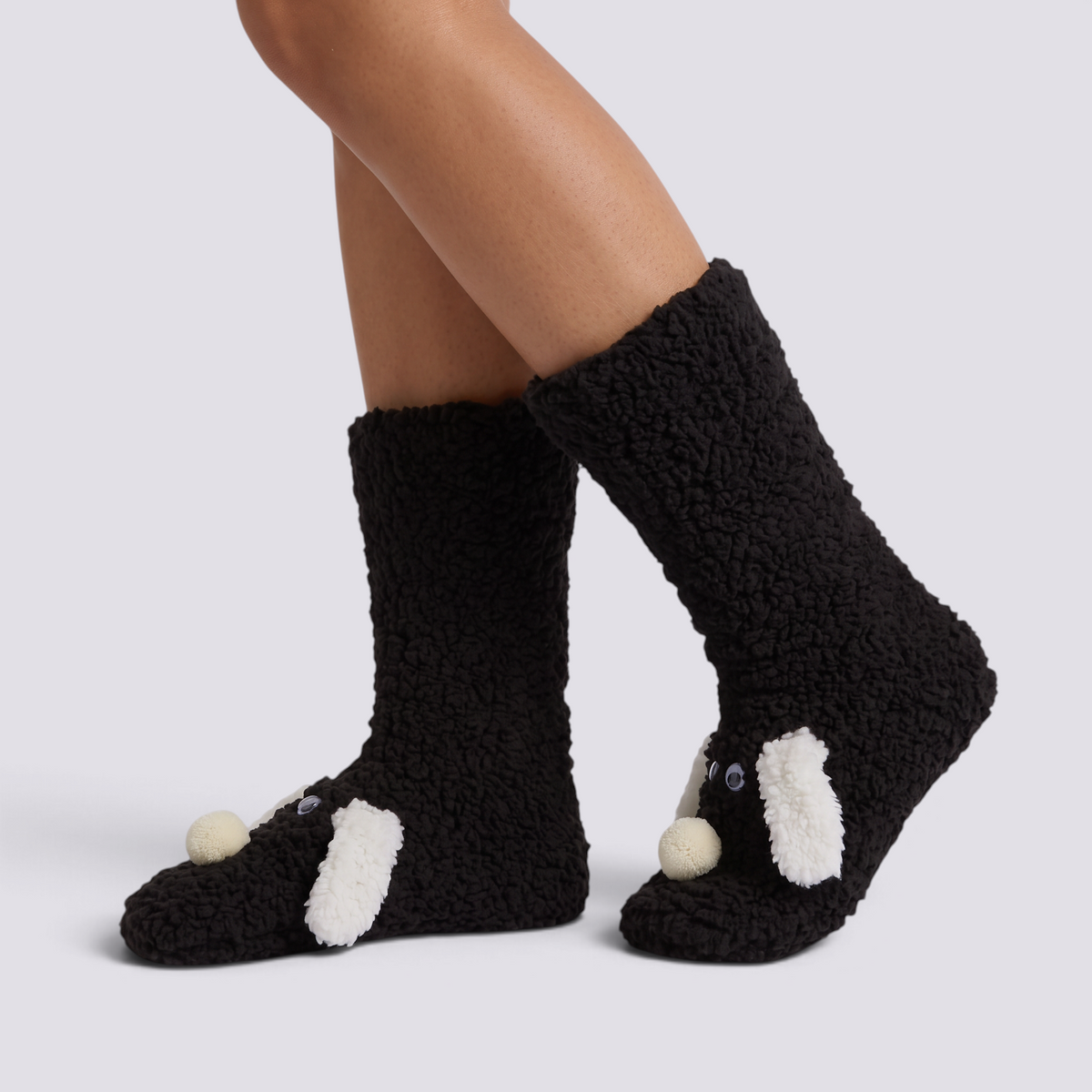 Calcetines altos de casa mujer perrito en negro, vista lateral
