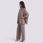 Conjunto Poncho Punto Mujer Pantalón Ancho - Camel - vista lateral