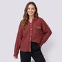 Camisa oversize de mujer con textura gofre en burdeos, vista frontal