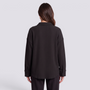 Camisa oversize de mujer con textura gofre en negro, vista trasera