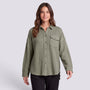 Camisa oversize de mujer con textura gofre en verde salvia, vista frontal
