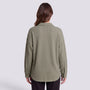 Camisa oversize de mujer con textura gofre en verde salvia, vista trasera