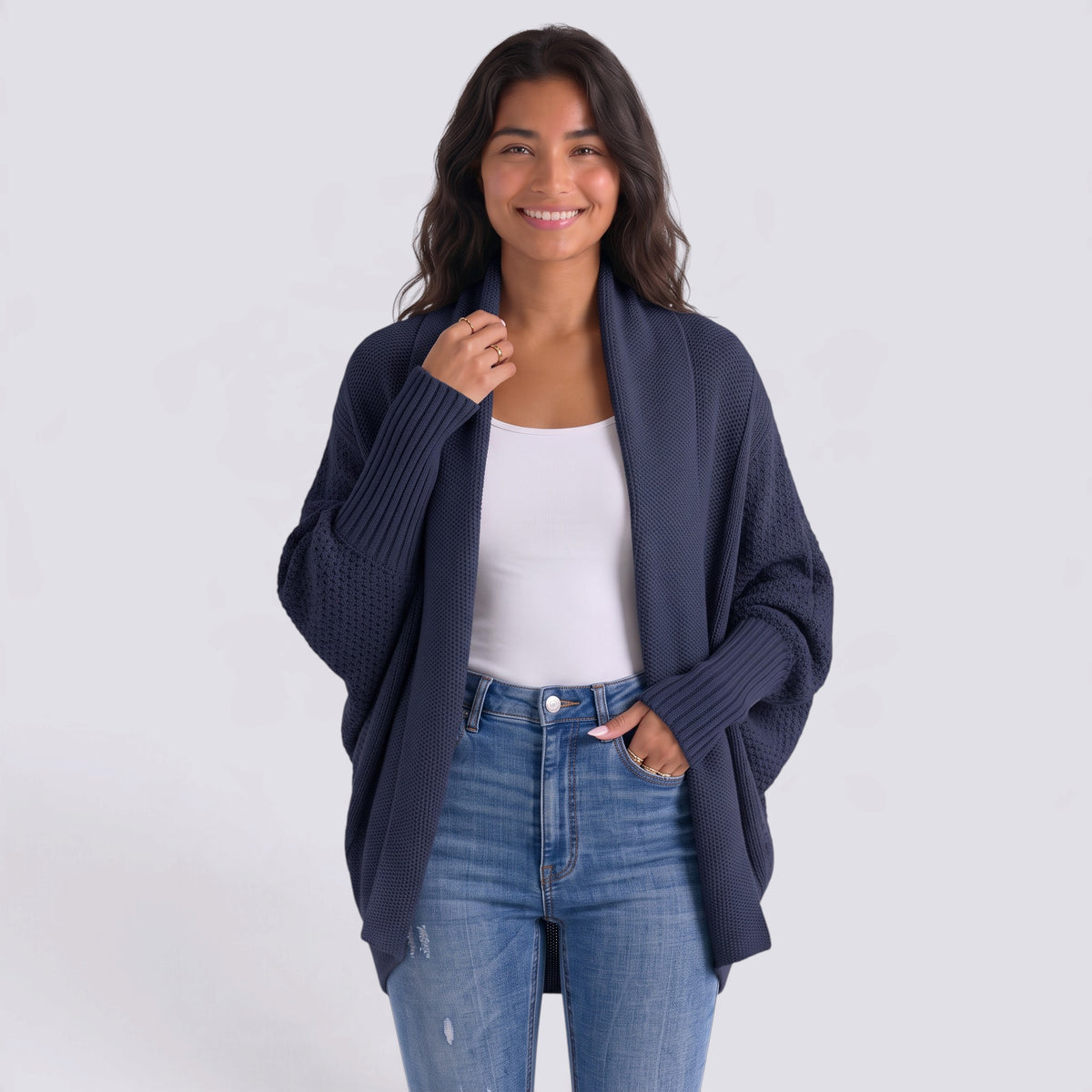 Cárdigan mujer abierto de punto con manga murciélago y cuello chal en color azul marino, vista frontal