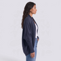 Cárdigan mujer abierto de punto con manga murciélago y cuello chal en color azul marino, vista lateral