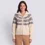 Mujer con cárdigan de punto con cuello alto, cremallera y greca nórdica en beige y azul marino, vista frontal