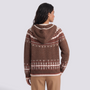 Cárdigan mujer jacquard nórdico con capucha en marrón y crema, vista trasera