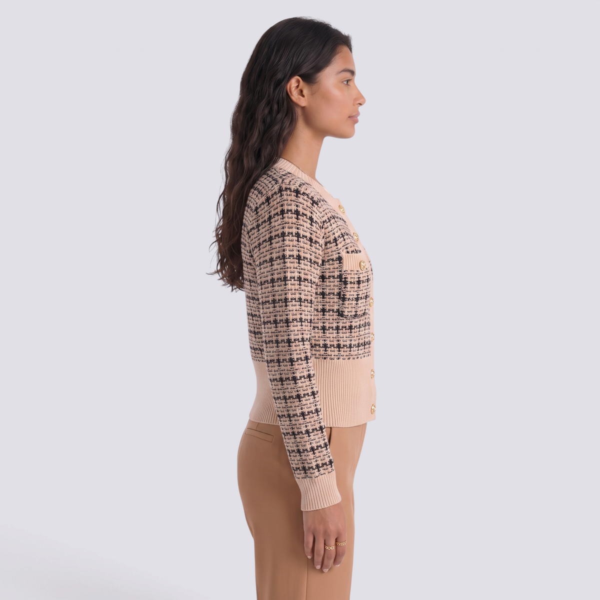 Cárdigan mujer efecto tweed con botones dorados en color beige, vista lateral