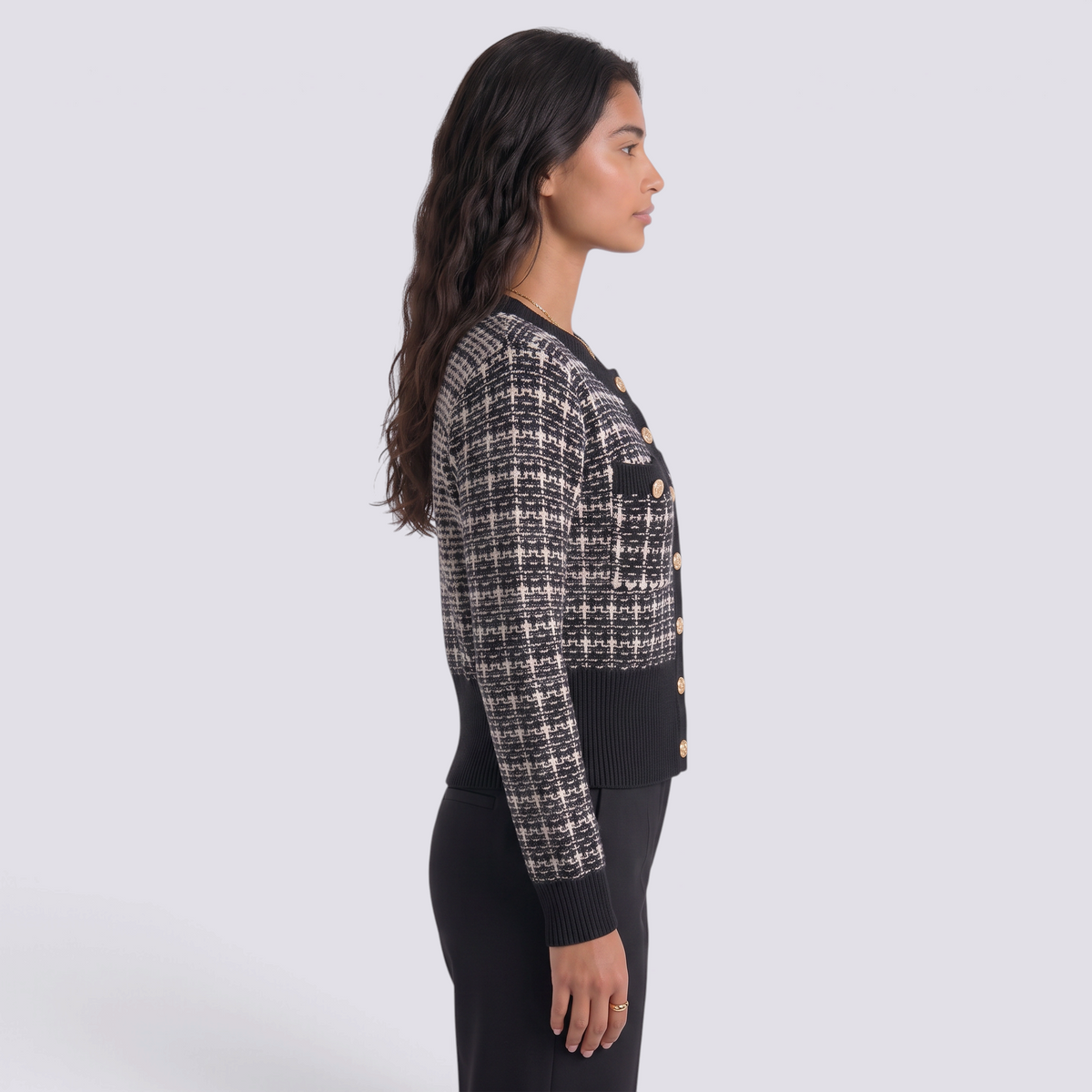 Cárdigan mujer efecto tweed con botones dorados en color negro, vista lateral
