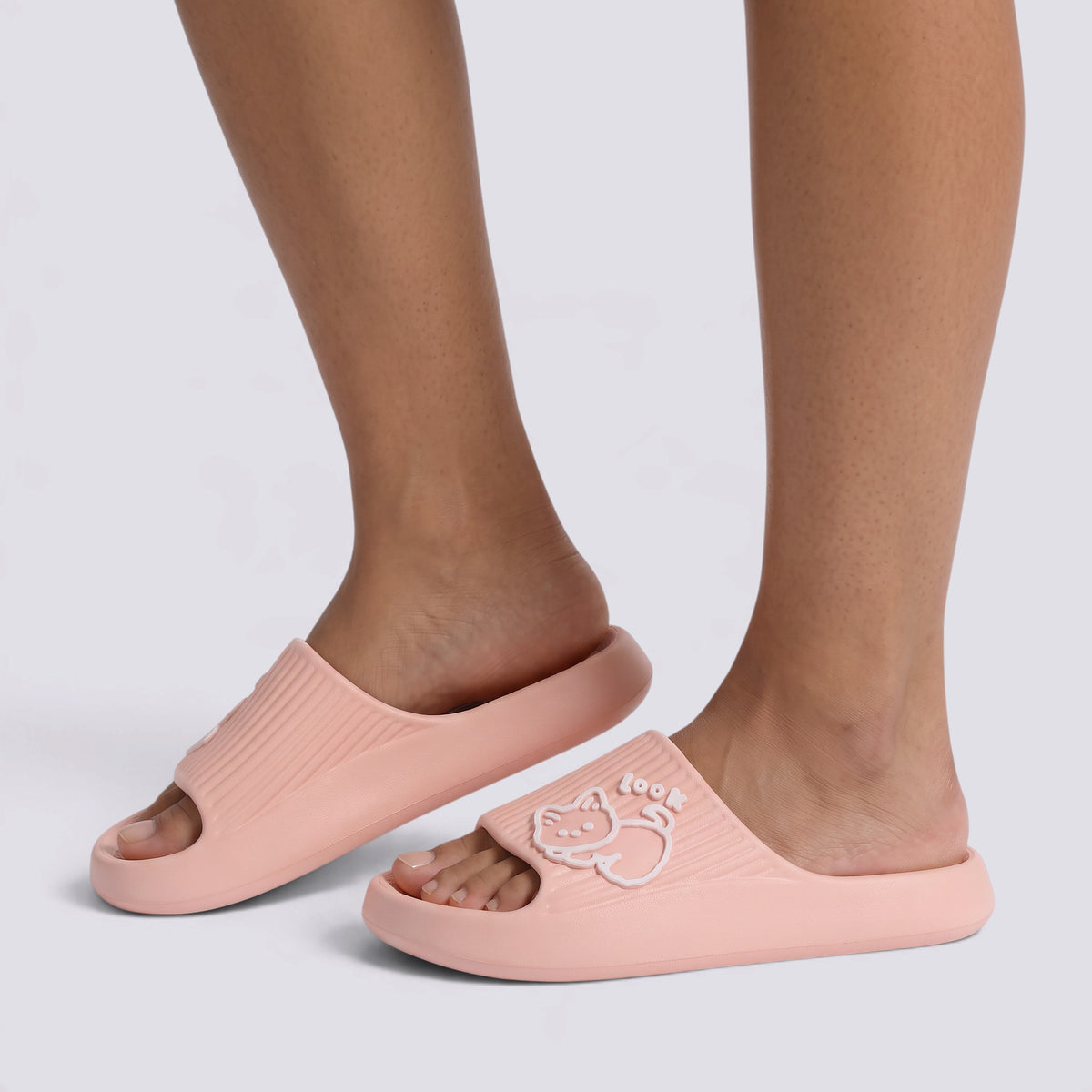 Chanclas de plataforma rosas con gato en relieve, vista lateral