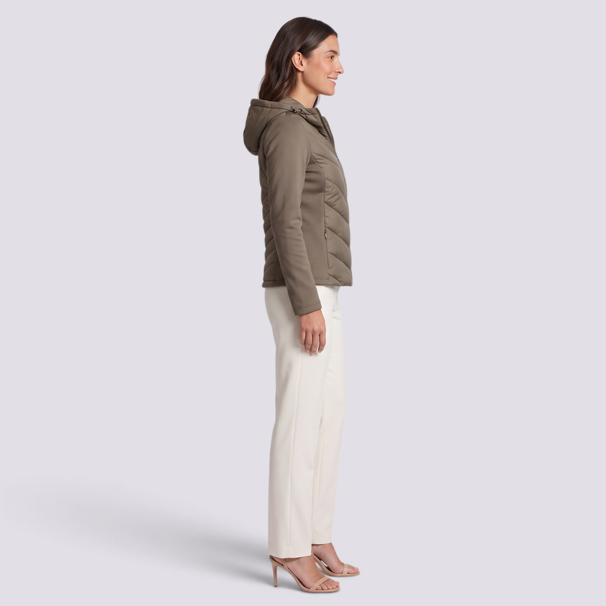 Chaqueta acolchada entallada con capucha en verde oliva, vista lateral