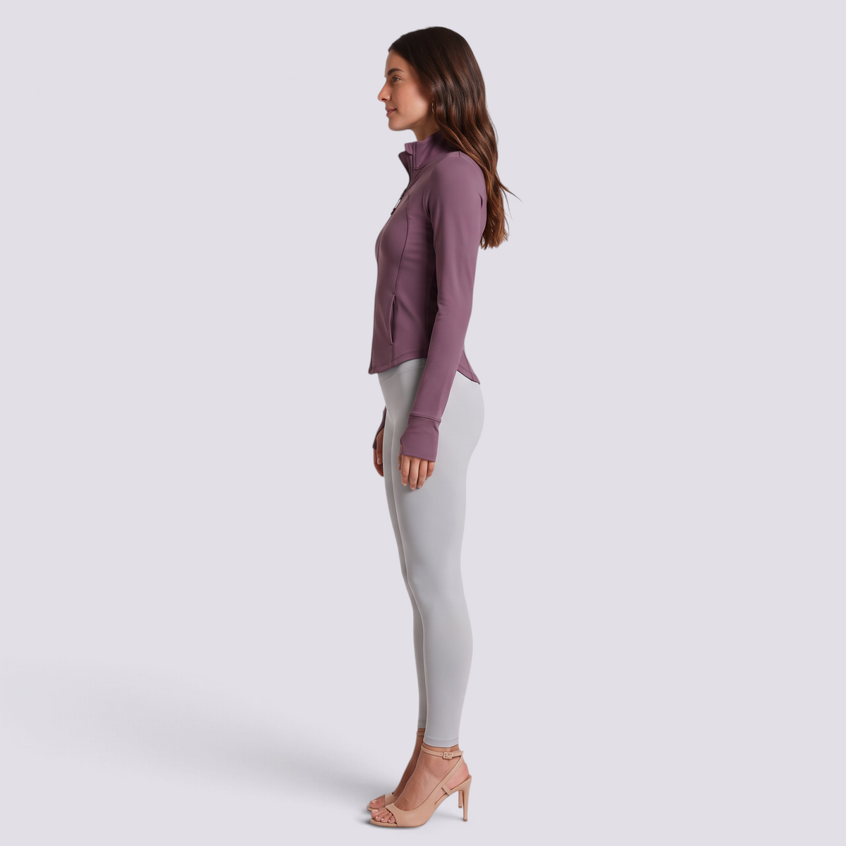 Chaqueta deportiva entallada en morado oscuro, vista lateral