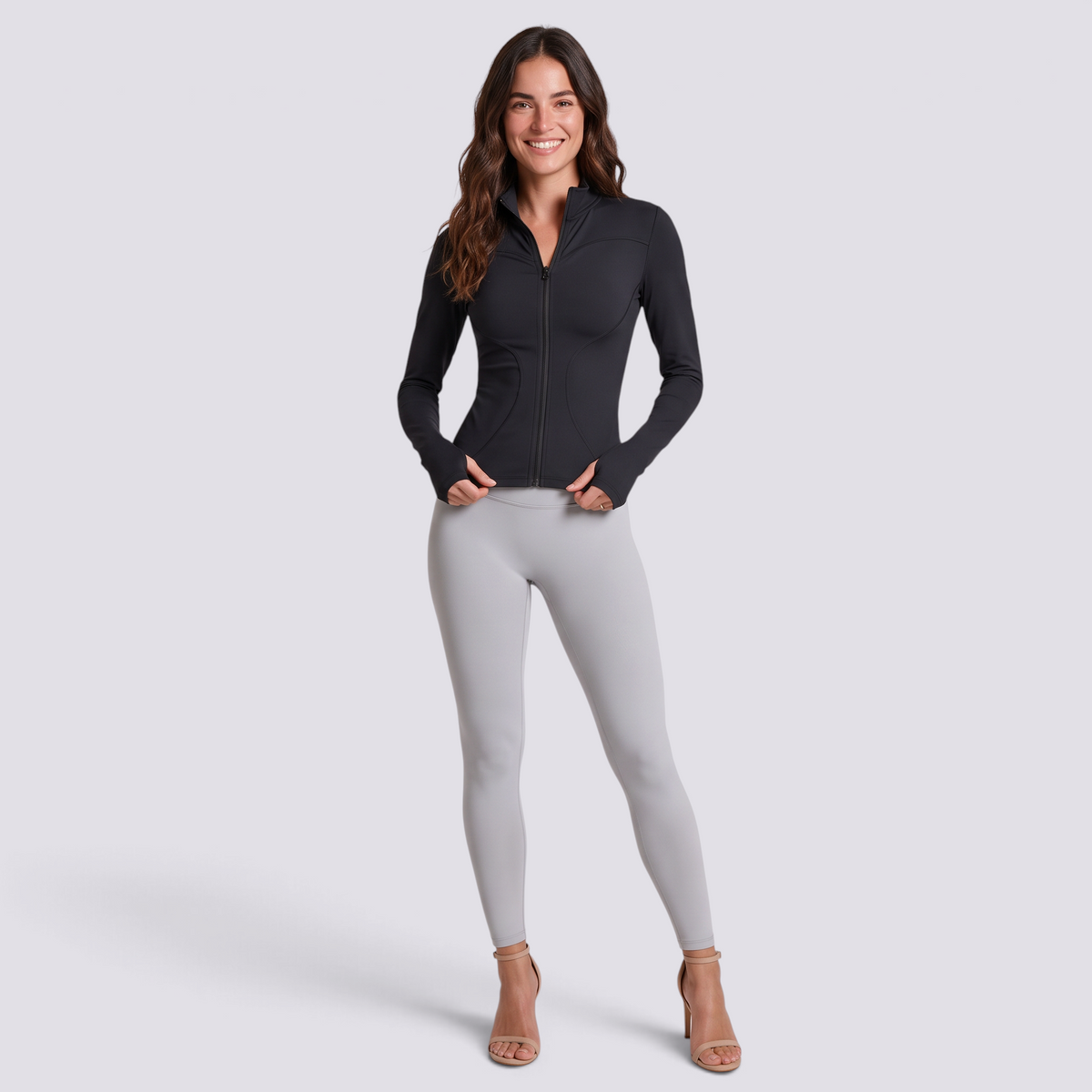 Chaqueta deportiva entallada con cremallera completa en negro, vista frontal