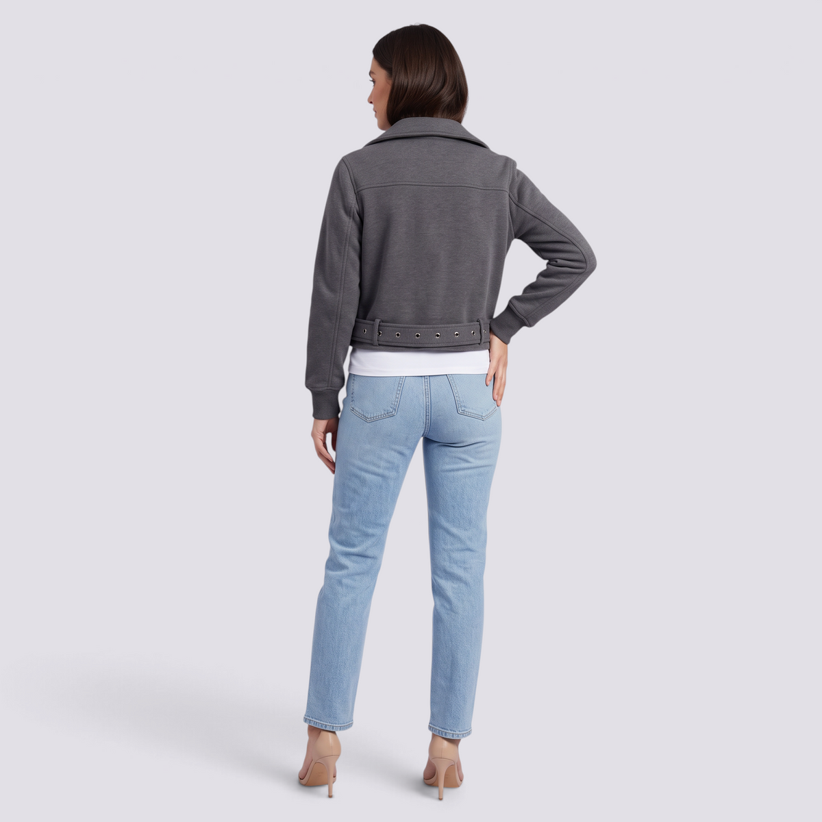 Chaqueta motera mujer corta gris oscuro con cinturón y cremallera, vista trasera
