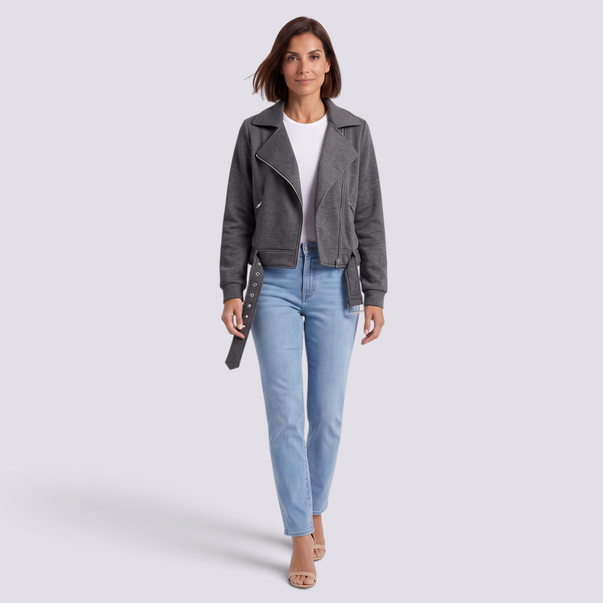 Chaqueta motera mujer corta gris oscuro con cinturón y cremallera, vista frontal