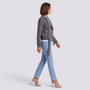 Chaqueta motera mujer corta gris oscuro con cinturón y cremallera, vista lateral