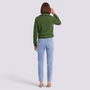 Chaqueta motera mujer corta verde con cinturón y cremallera, vista trasera