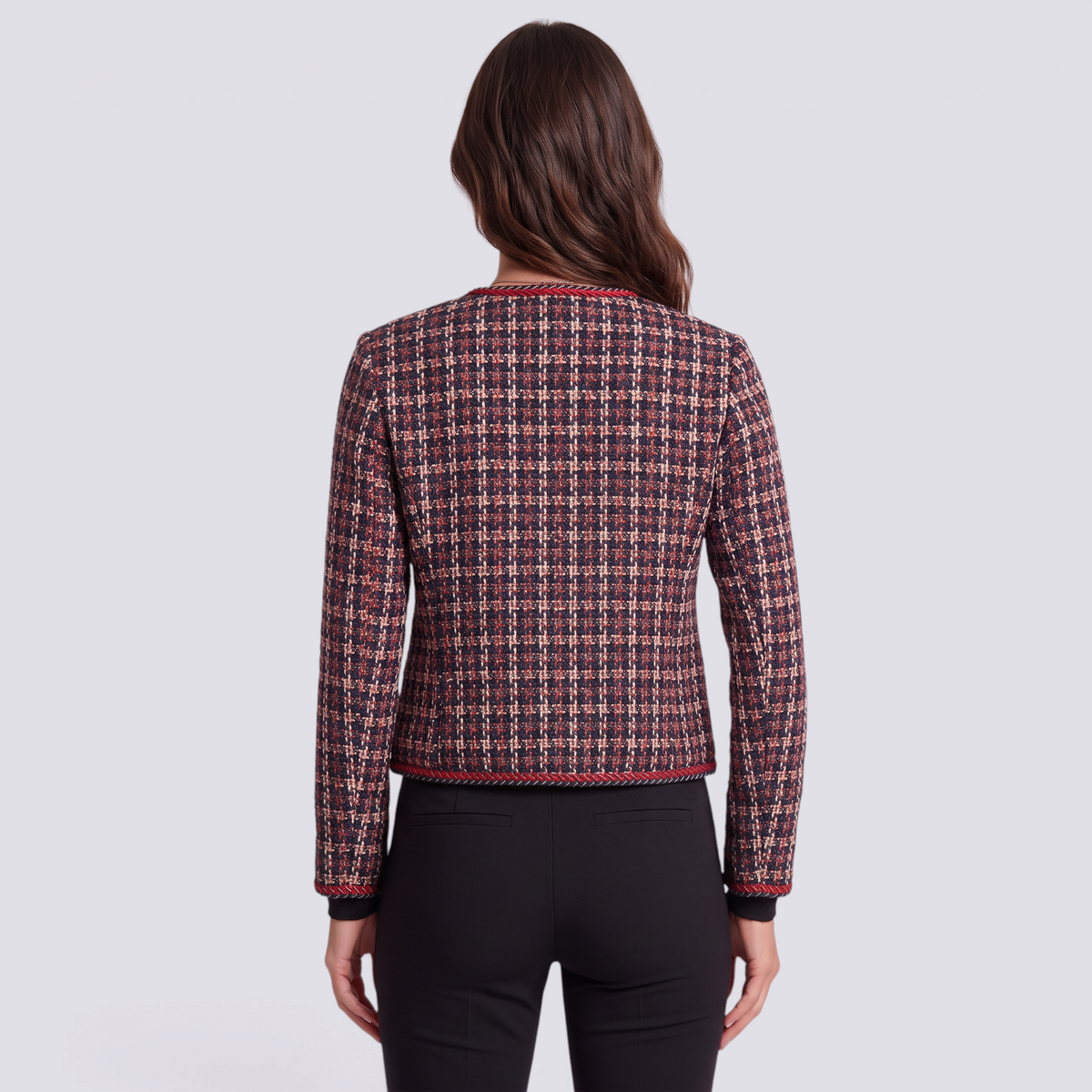 Chaqueta corta de mujer con cuello redondo y ribete trenzado, vista trasera