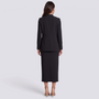 Conjunto mujer blazer chaleco y falda midi negro, vista trasera
