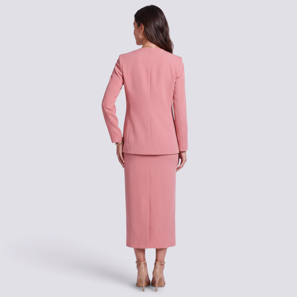Conjunto mujer blazer chaleco y falda midi rosa, vista trasera