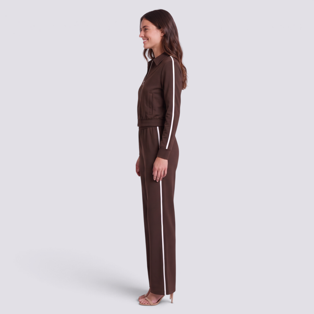 Conjunto deportivo mujer chaqueta corta y pantalón ancho, Marrón, vista lateral