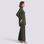 Conjunto jersey largo y pantalón ancho mujer en verde oliva, vista lateral