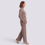 Conjunto jersey largo y pantalón ancho mujer en taupe, vista lateral