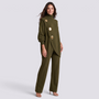 Conjunto mujer jersey cruzado con botones dorados, Verde Oliva, vista frontal