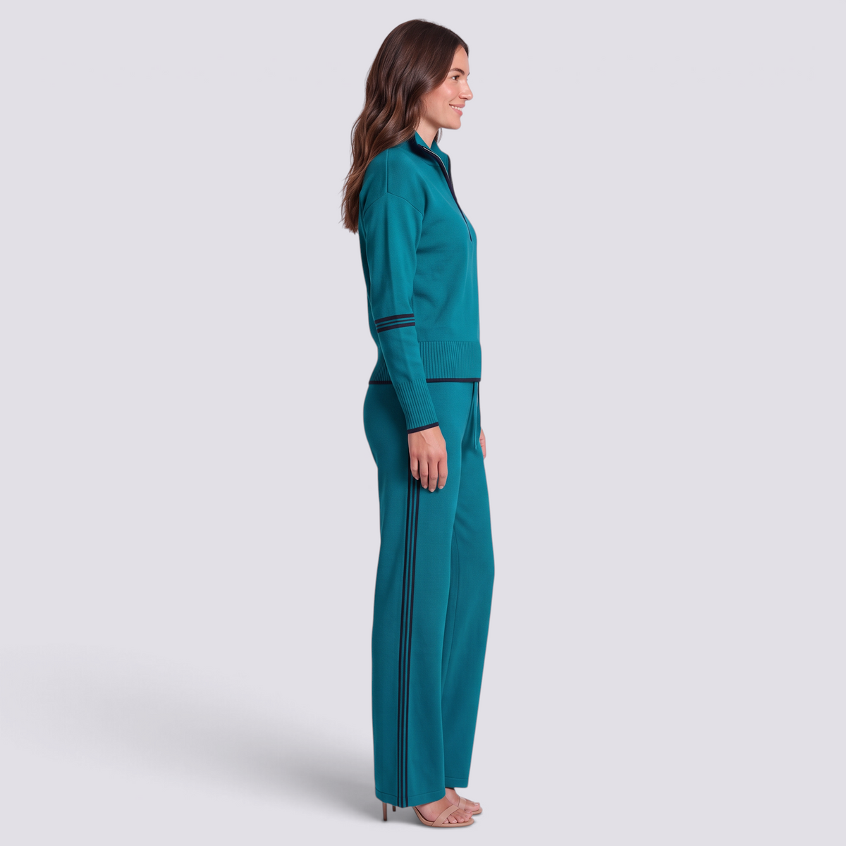 Conjunto mujer media cremallera y pantalón ancho azul petróleo, vista lateral