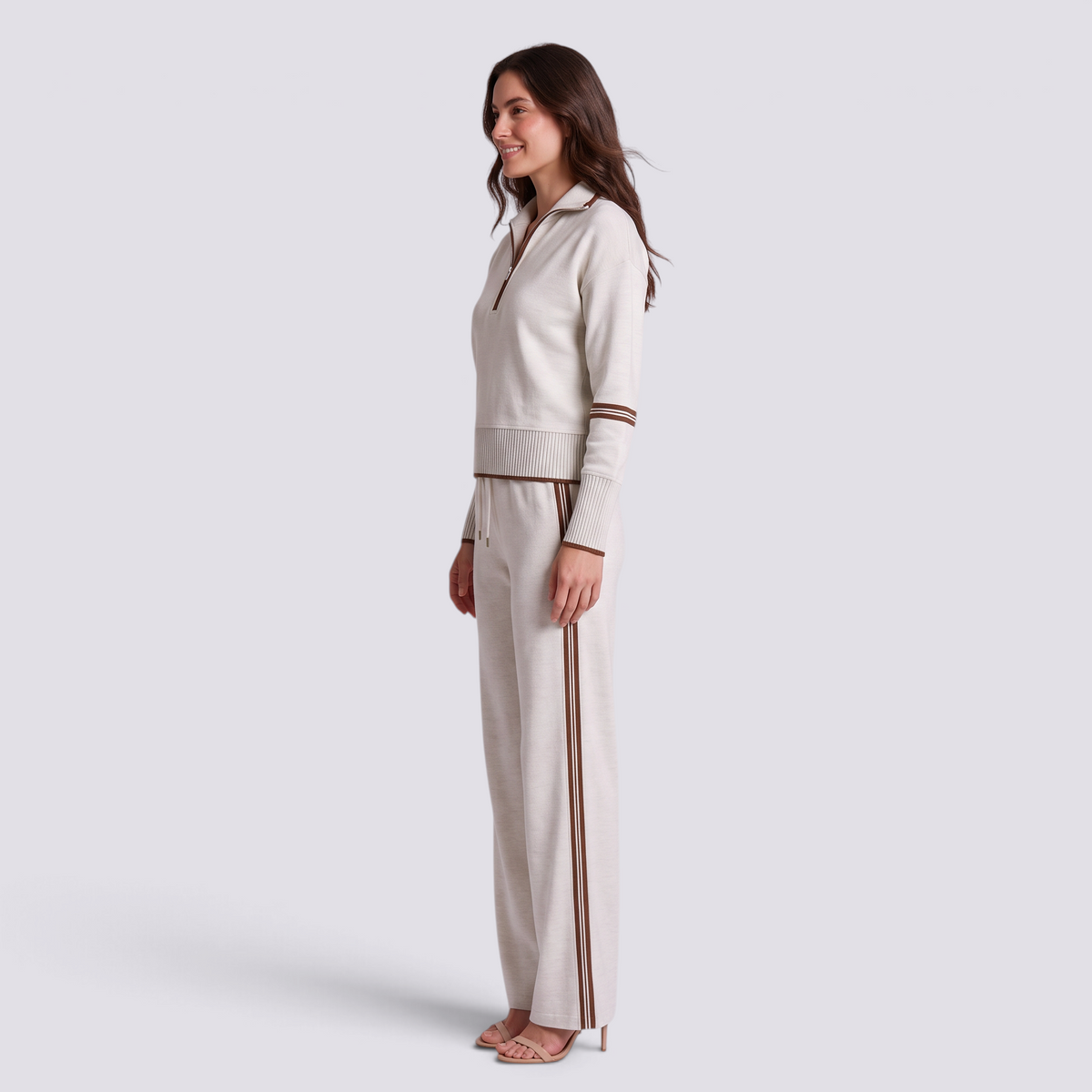 Conjunto mujer media cremallera y pantalón ancho blanco, vista lateral