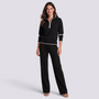 Conjunto mujer media cremallera y pantalón ancho negro, vista frontal