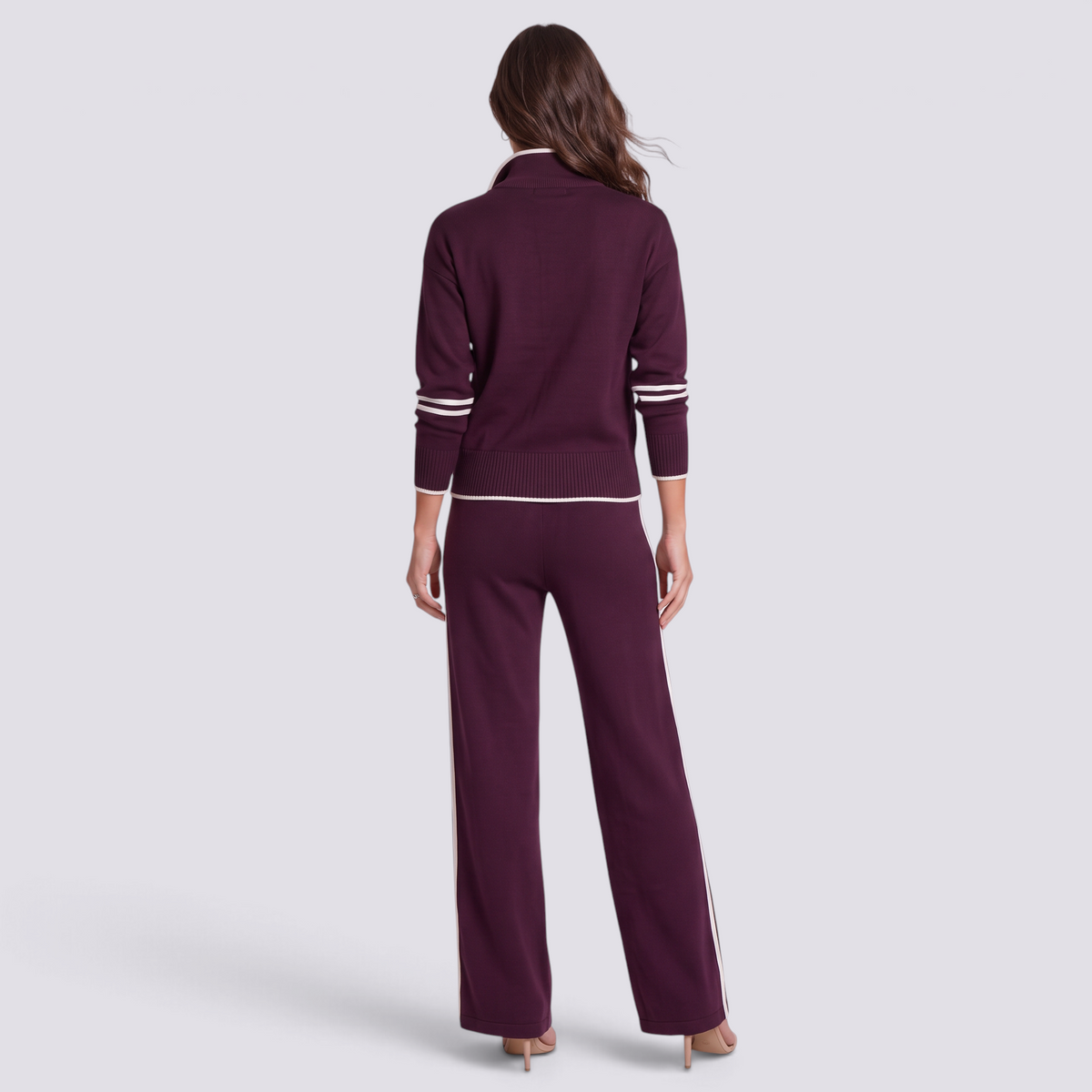 Conjunto mujer media cremallera y pantalón ancho púrpura, vista trasera