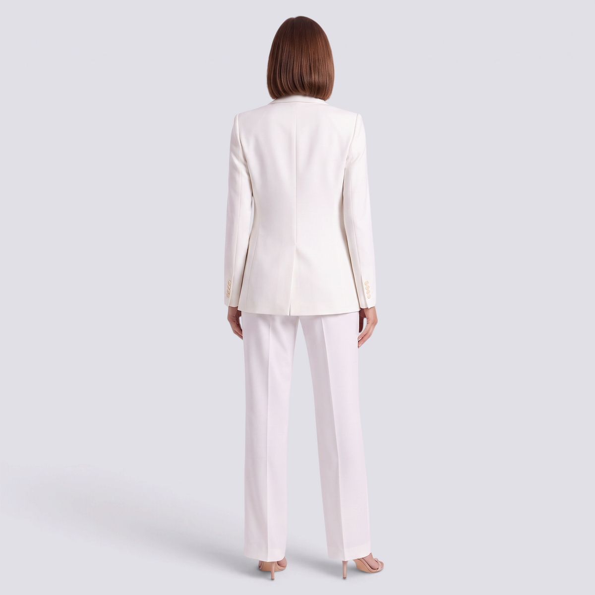 Conjunto traje mujer de tres piezas en blanco con blazer y pantalón ancho, vista trasera