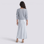 Conjunto vestido lencero satinado y jersey mujer en celeste, vista trasera