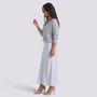 Conjunto vestido lencero satinado y jersey mujer en celeste, vista lateral