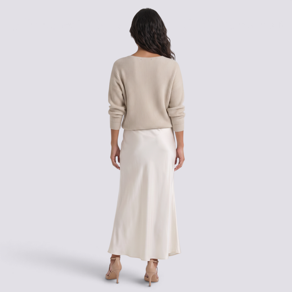 Conjunto vestido lencero satinado y jersey mujer en marfil, vista trasera