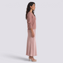 Conjunto vestido lencero satinado y jersey mujer en rosa, vista lateral