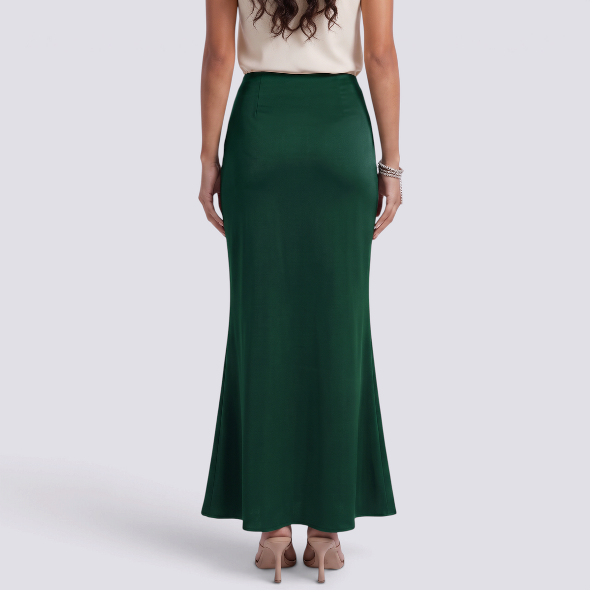 Falda larga satinada verde oscuro de corte sirena, vista trasera