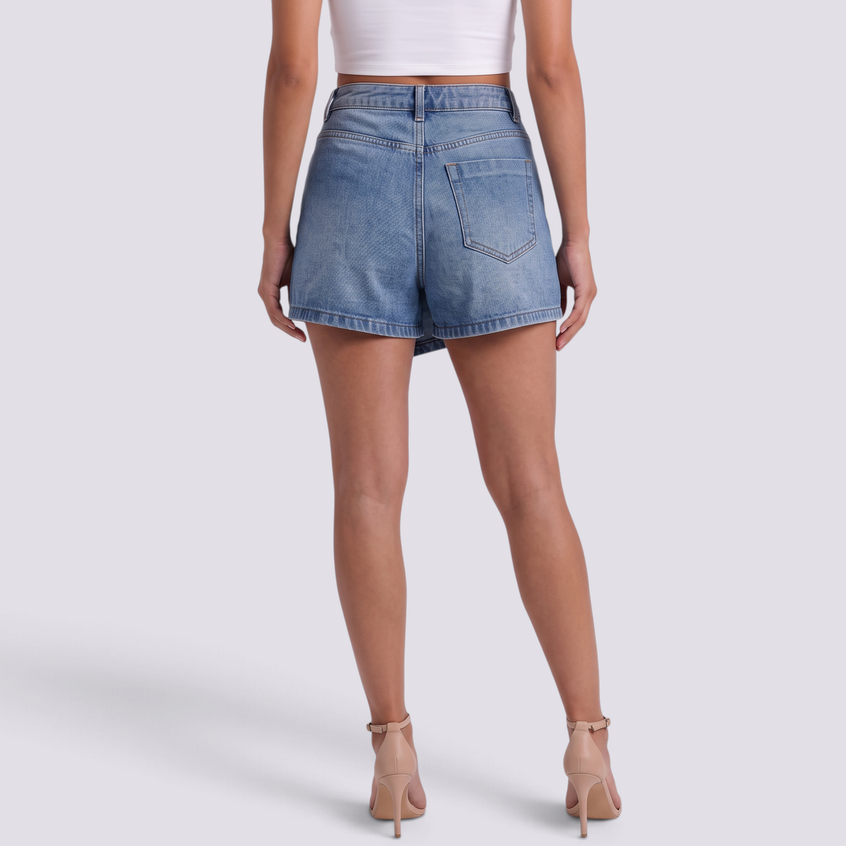 Falda pantalón mujer cruzada de cintura alta en azul vaquero lavado, vista trasera con bolsillo de parche