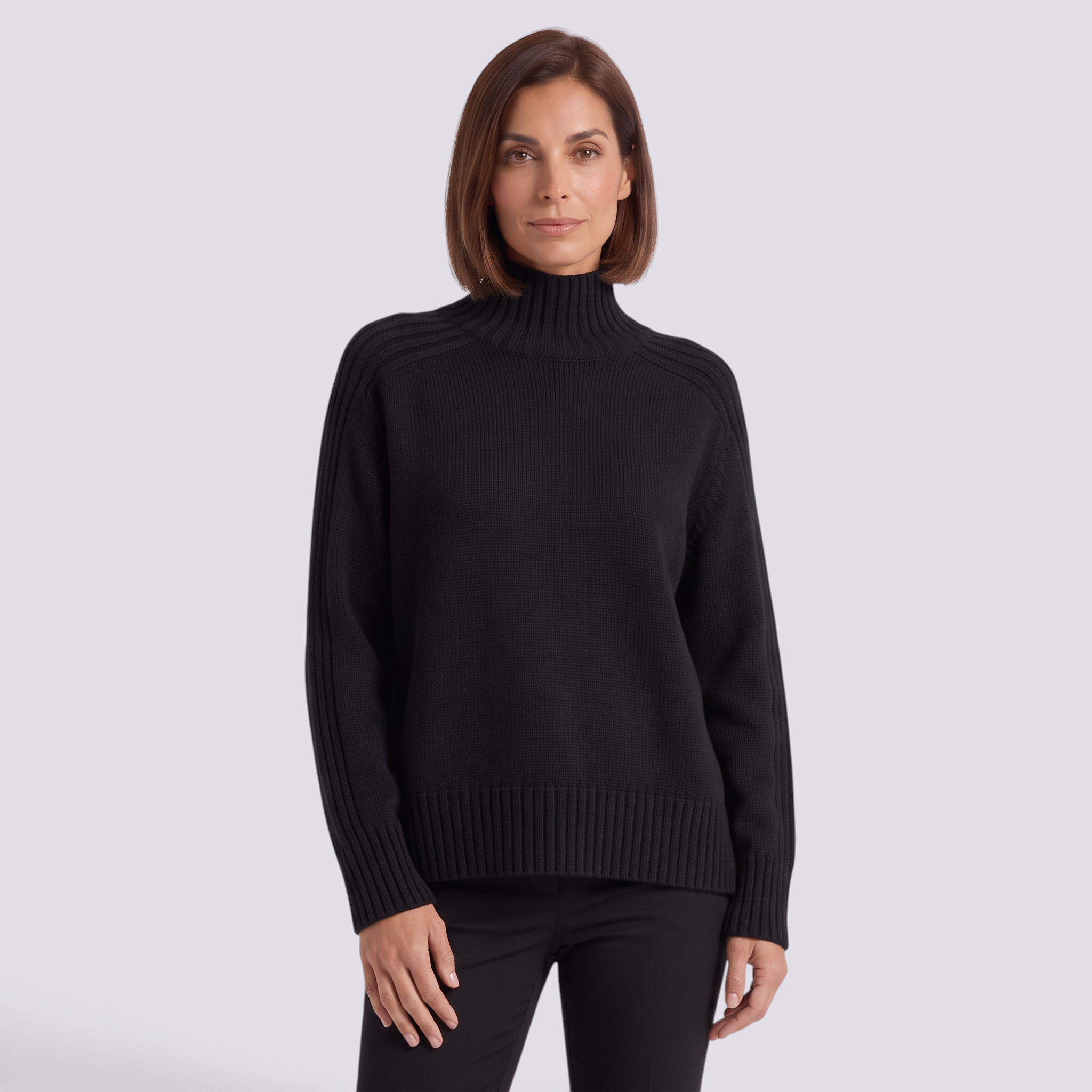 Jersey de mujer de punto con cuello alto en color negro, hombros caídos y corte holgado, vista frontal