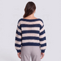 Jersey mujer rayas anchas cuello barco en azul marino y blanco, vista trasera