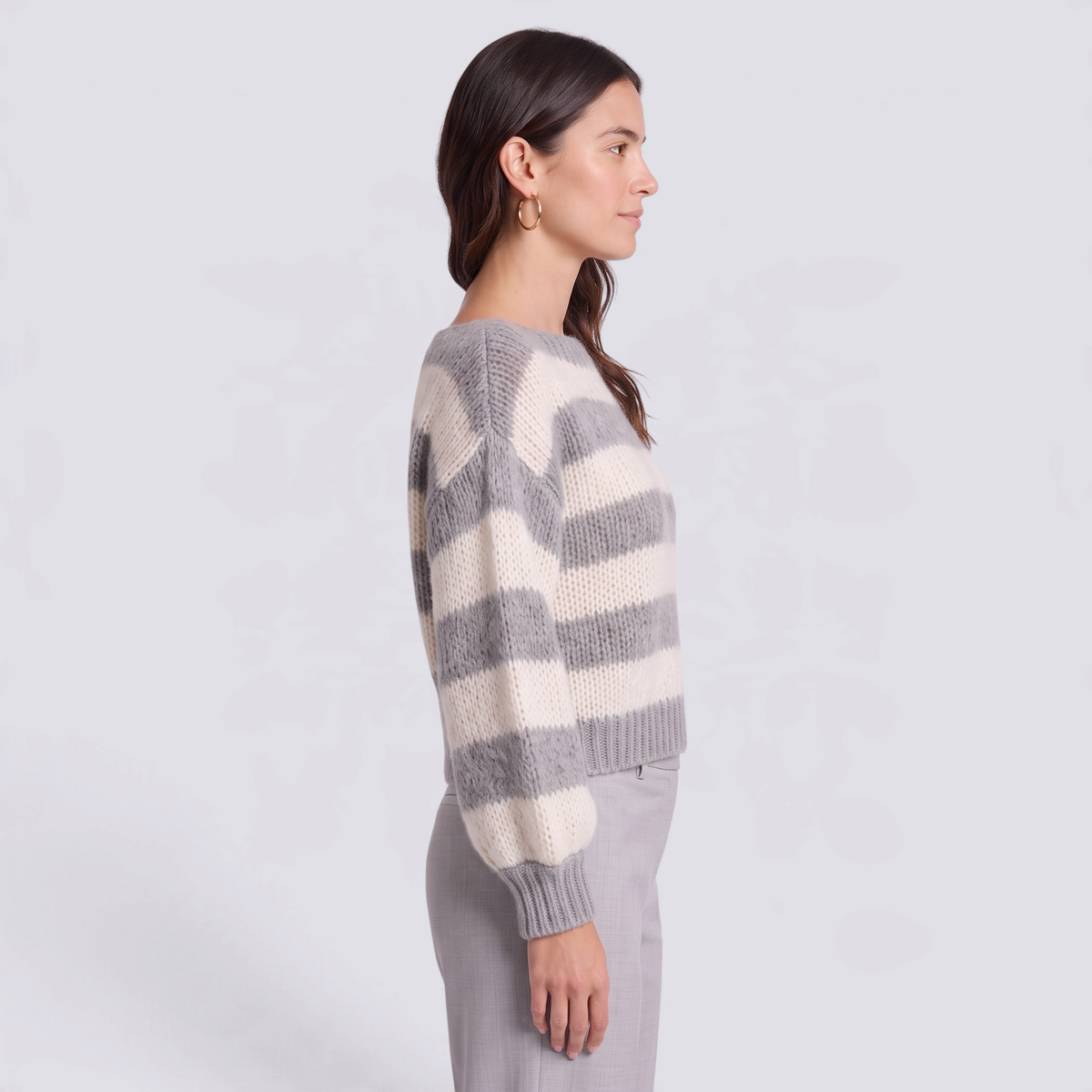 Jersey mujer rayas anchas cuello barco en gris y crema, vista lateral