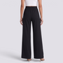 Pantalón ancho de mujer en color negro, tiro alto y aberturas laterales, vista trasera